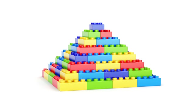 a pyramid representing the structure of the Web 